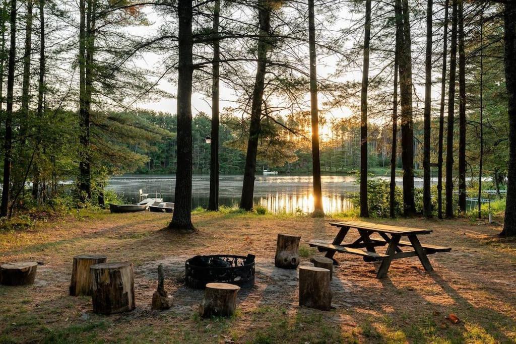 Lakefront Log Cabin Wloft, Kayaks, Canoe, Ev Black River Falls Exterior photo